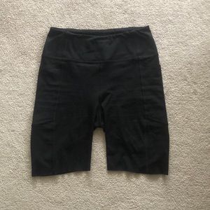 Lululemon biker shorts with pockets